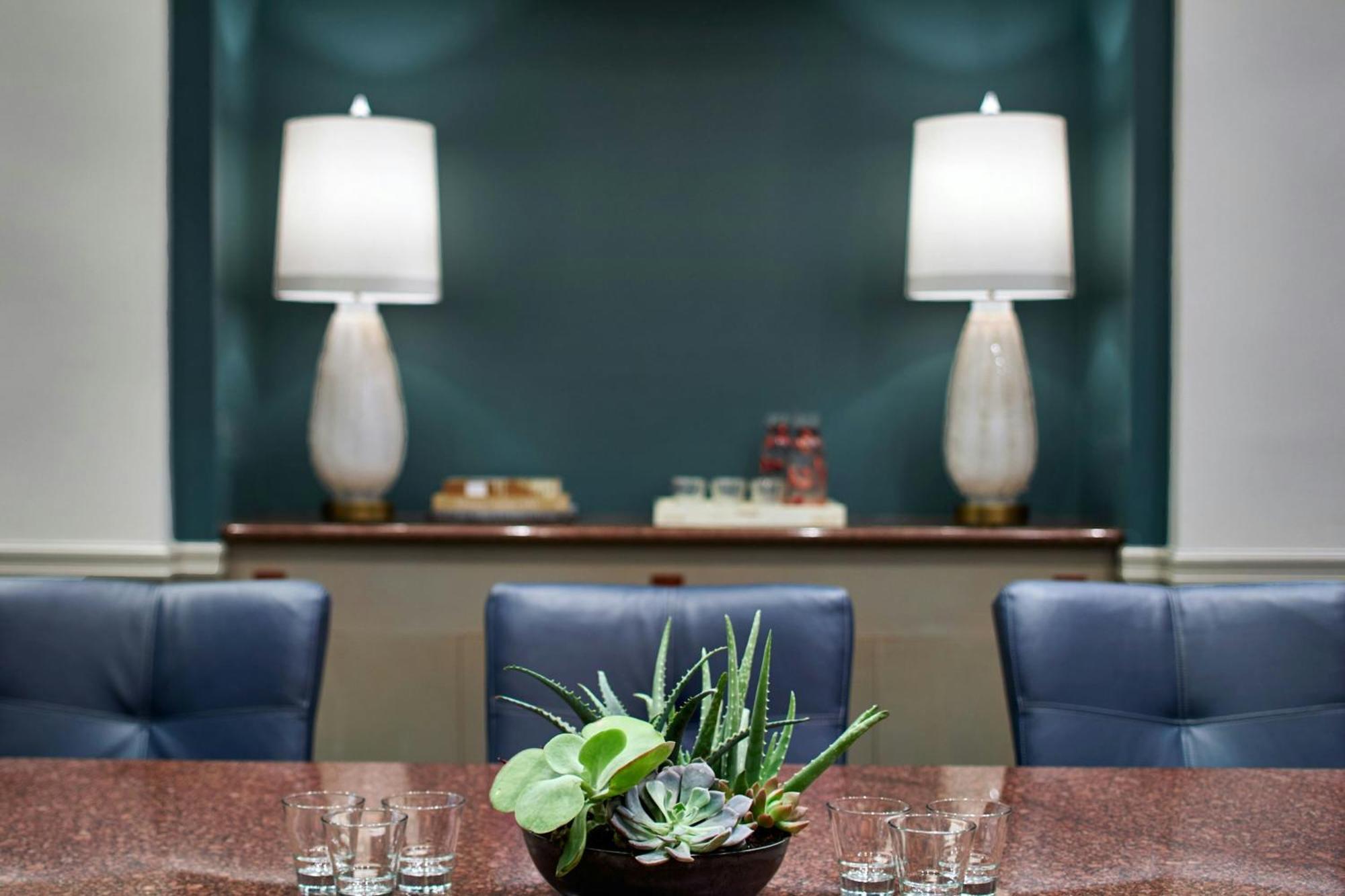 Marriott Shoals & Hotel
