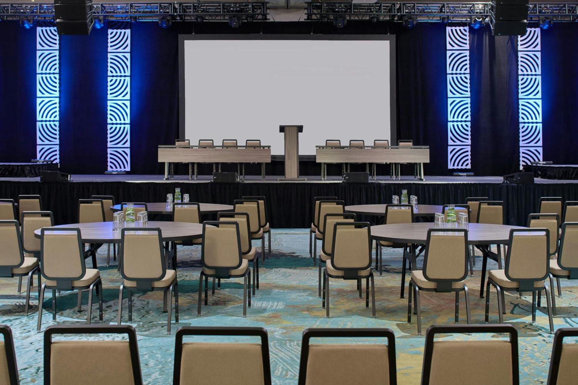 Marriott Shoals & Hotel 4*