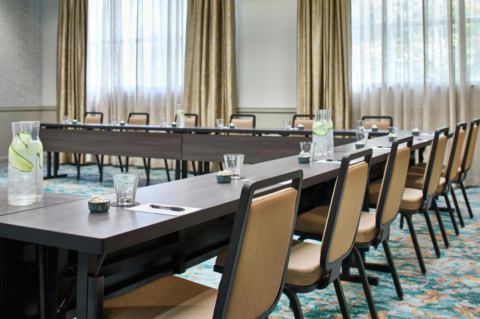 Marriott Shoals & Hotel 4*