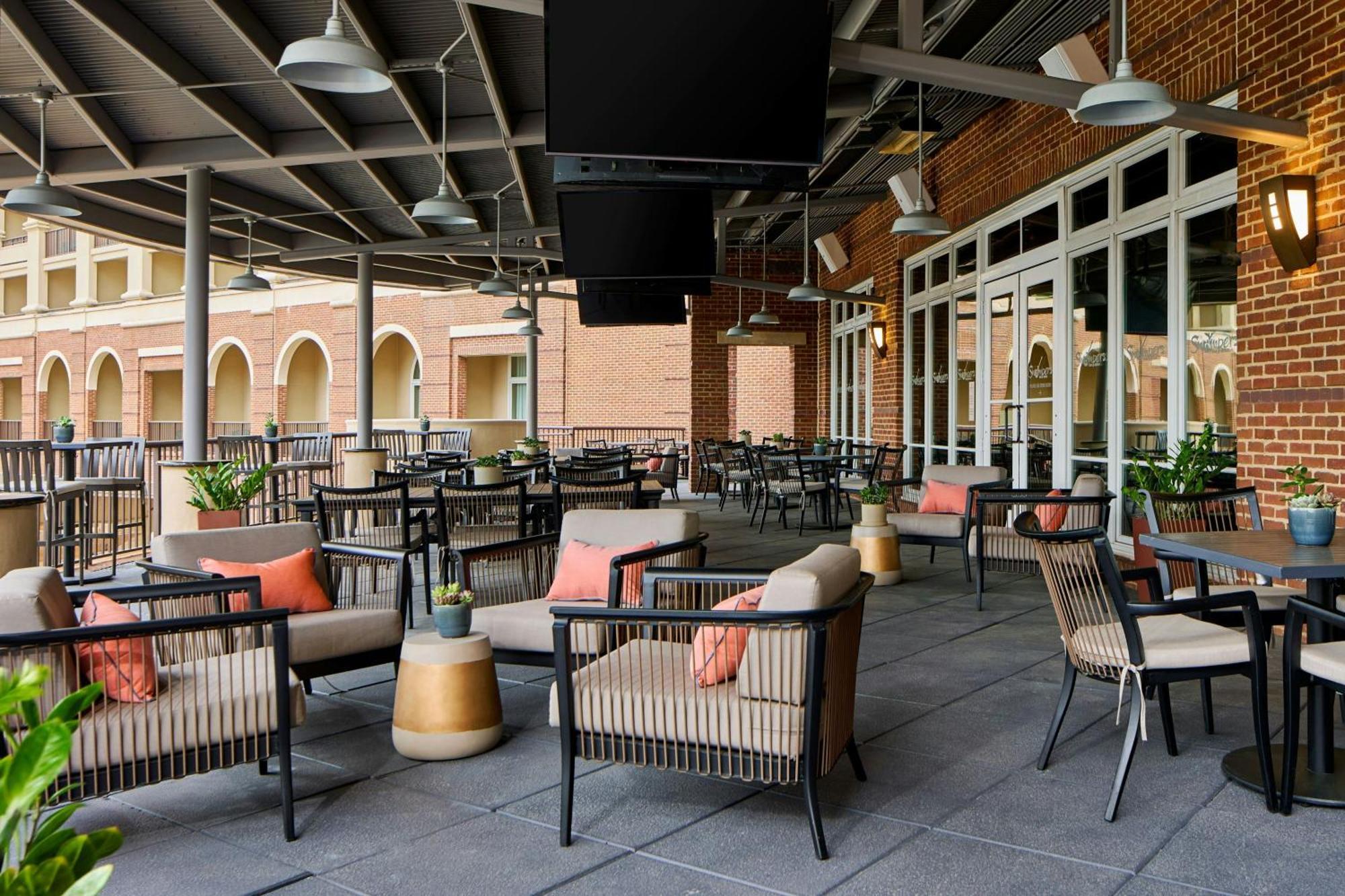 Marriott Shoals & Hotel 4*